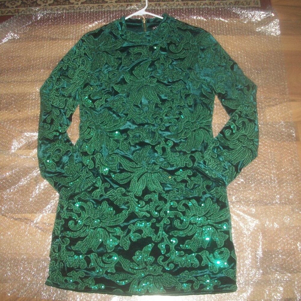 Womens VENUS green velvet dress.Gold zipper back. size 12